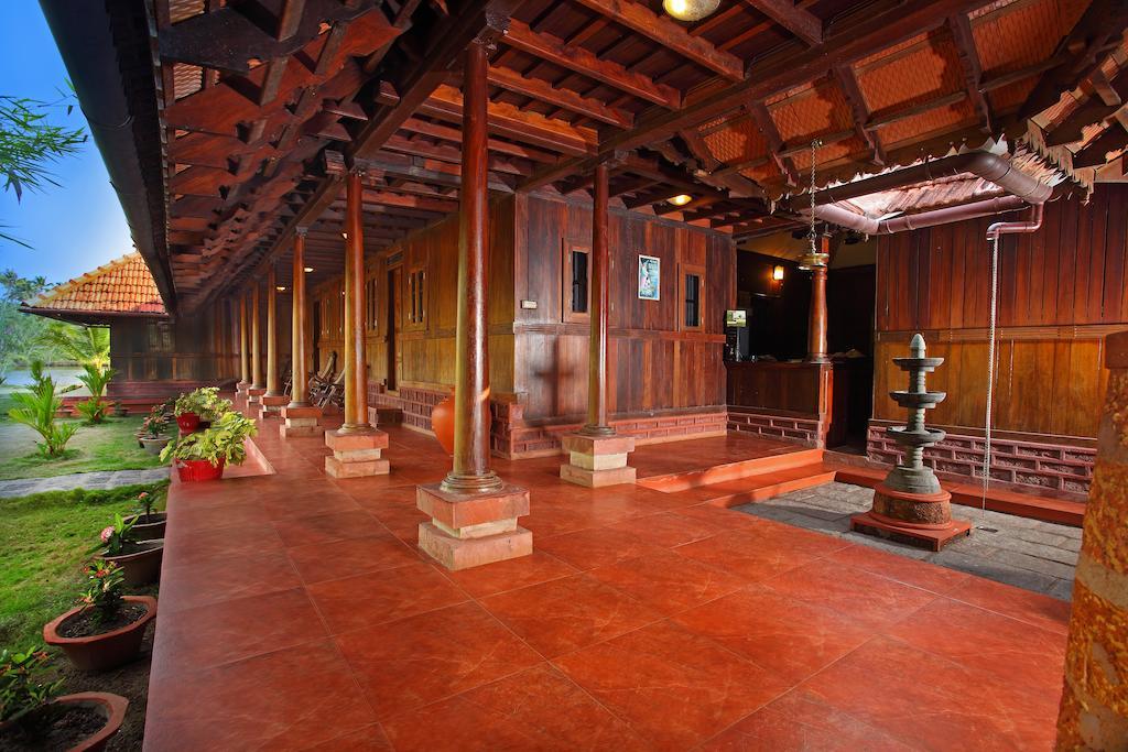 Kondai Lip Backwater Heritage Resort Kochi Exterior photo