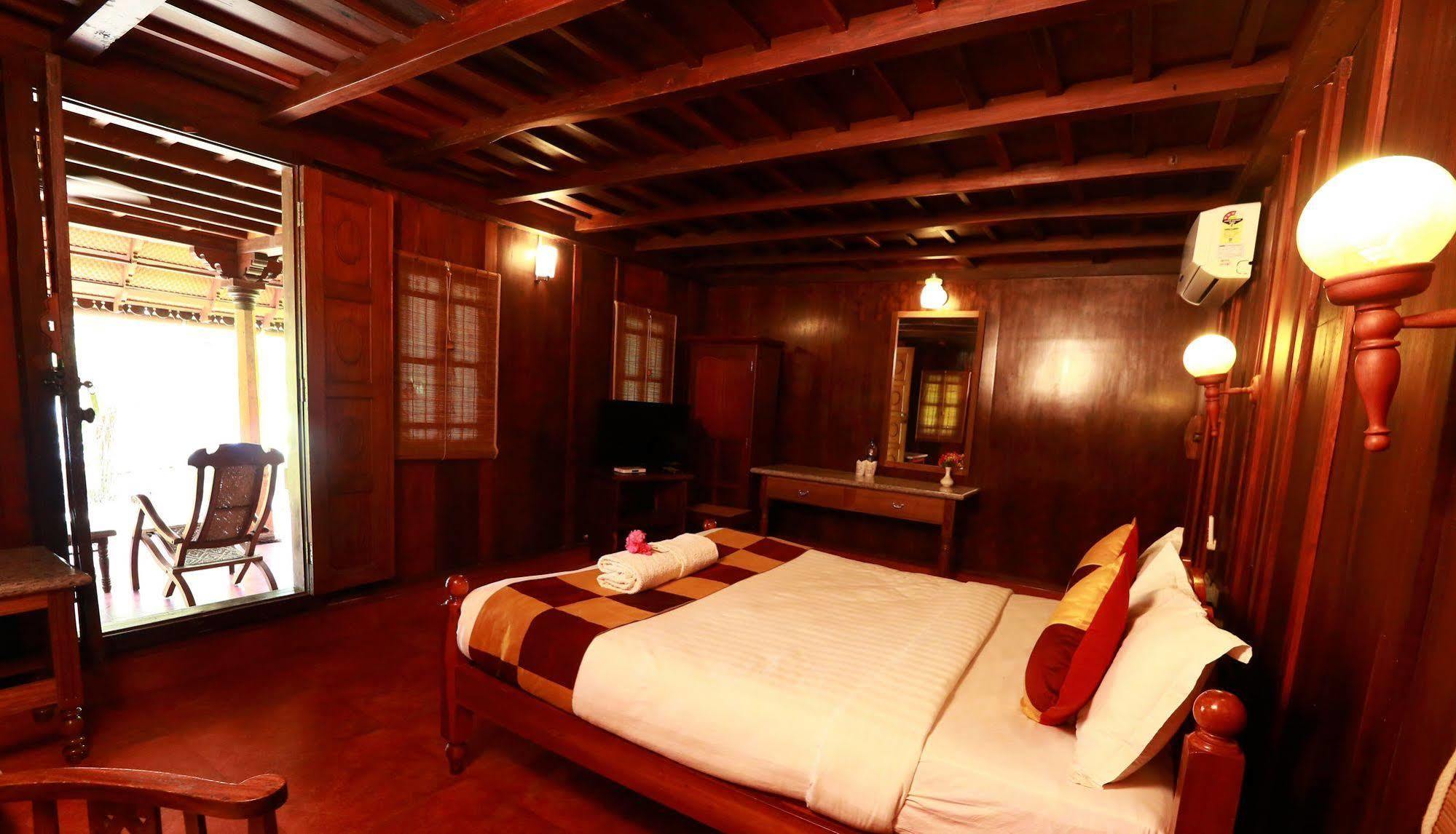 Kondai Lip Backwater Heritage Resort Kochi Exterior photo