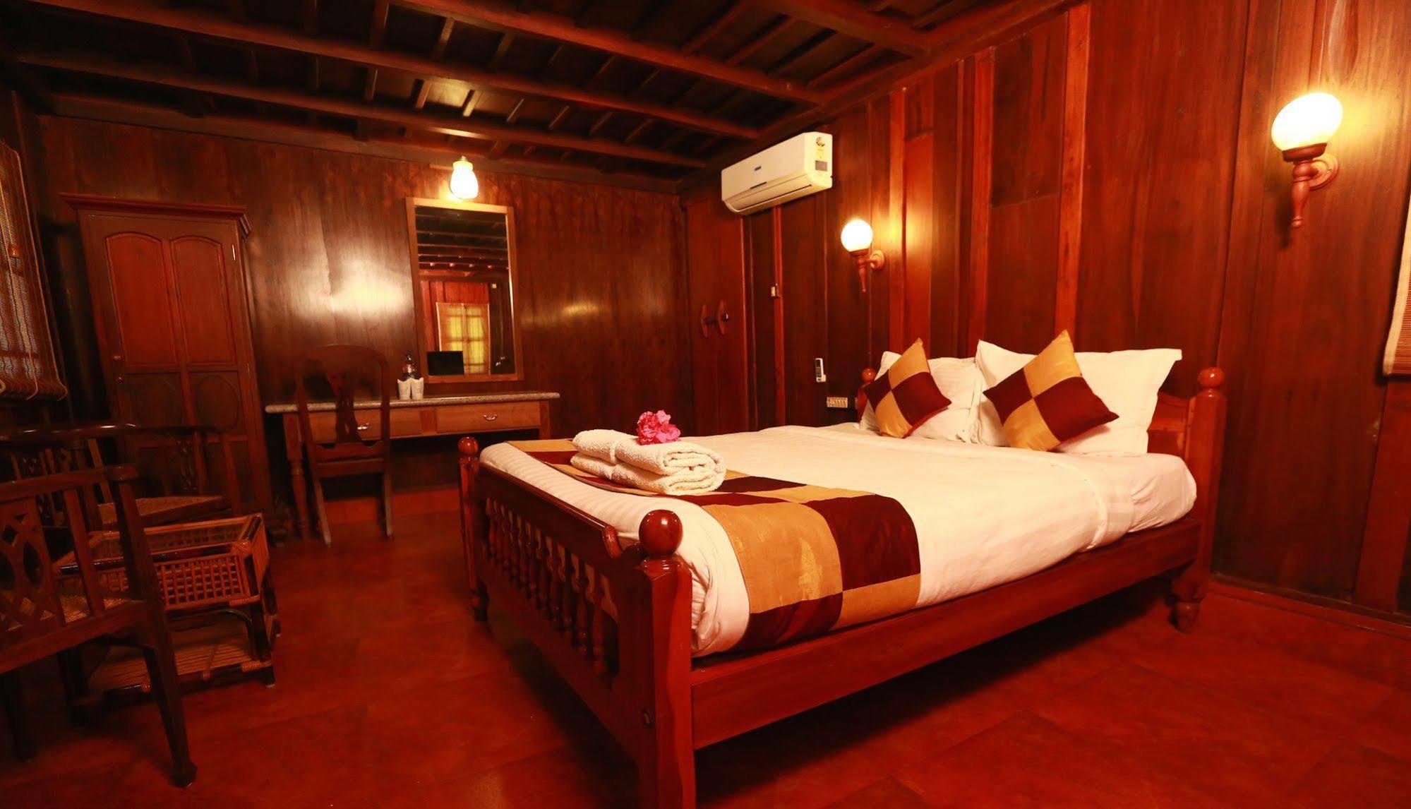Kondai Lip Backwater Heritage Resort Kochi Exterior photo