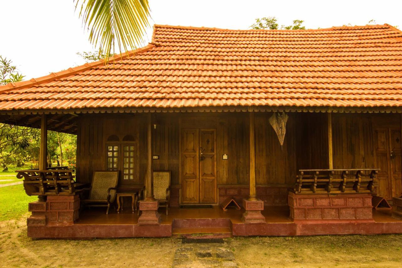 Kondai Lip Backwater Heritage Resort Kochi Exterior photo